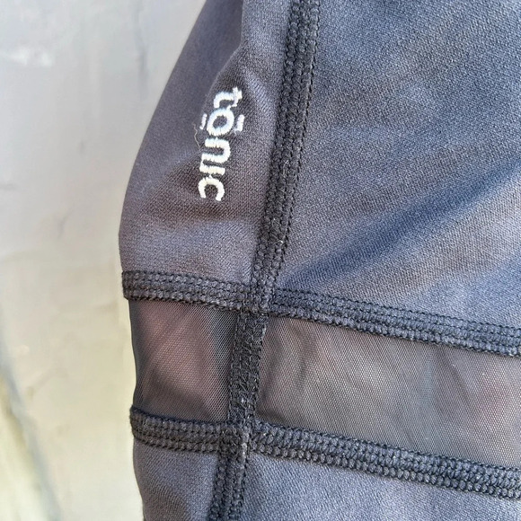 Tonic  Lily Skort, size Large - Picture 7 of 8